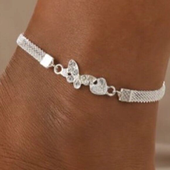 NWT Anklet or Braclet with a Butterfly & Heart in the Center. - Picture 1 of 4